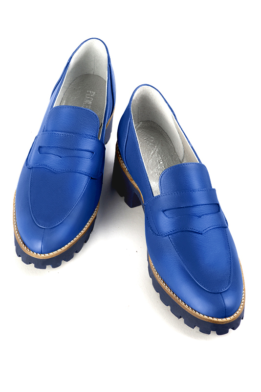 Electric blue women's casual loafers. Round toe. Low rubber soles. Top view - Florence KOOIJMAN